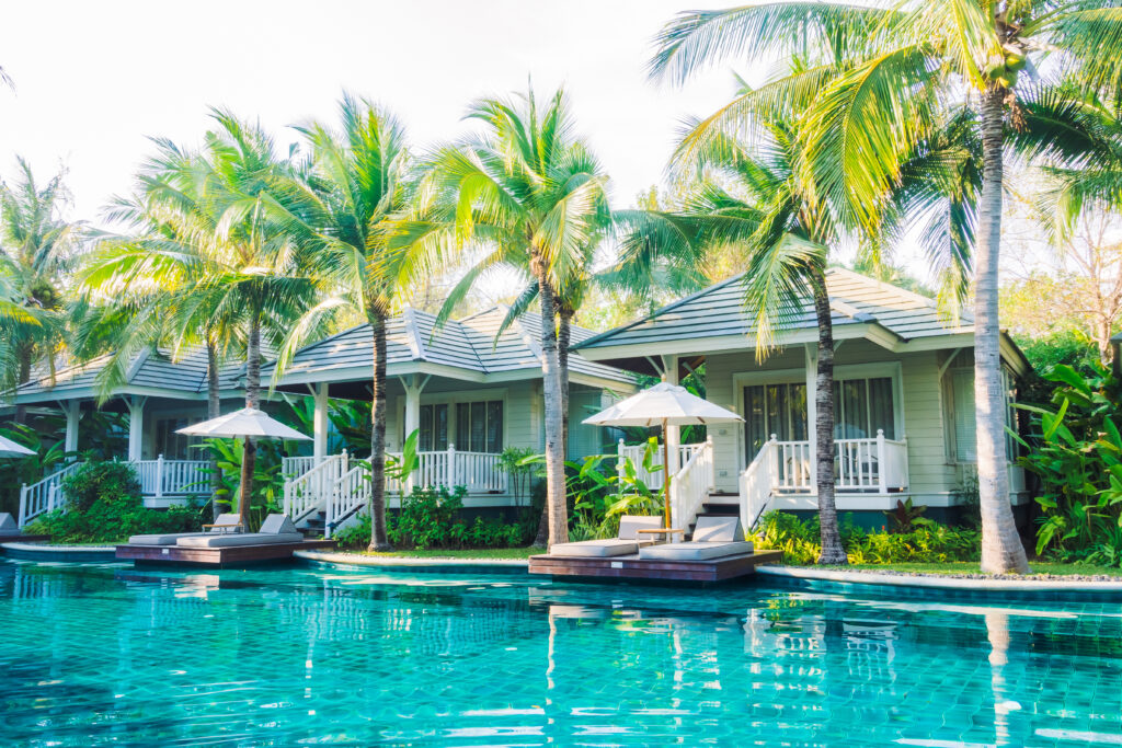 Beautiful luxury swimming pool - Premium Features